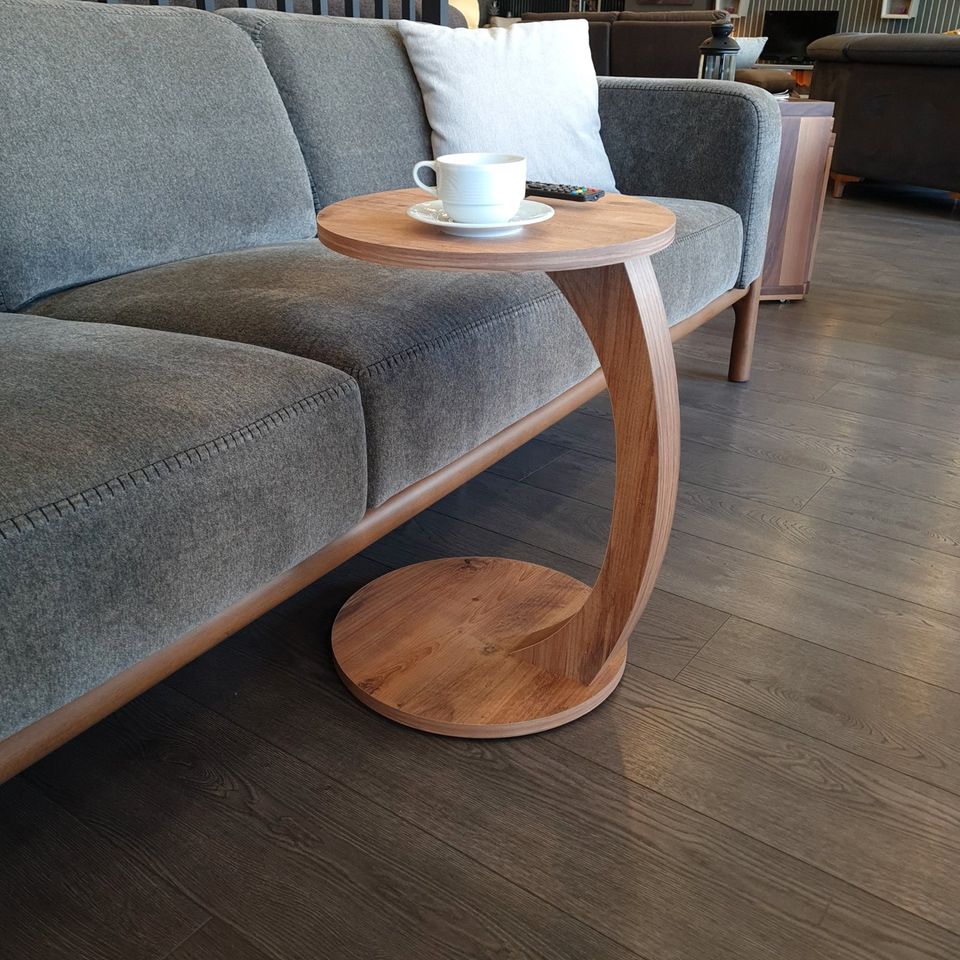 B-Ware Couchtisch mit Rollen - Kleiner Beistelltisch C Form - stylischer Sofatisch aus Holz in schöner Nussbaum Optik - runder Tisch als Ablagefläche für Couch und Sofa - Bestseller - Topseller in Rheinberg