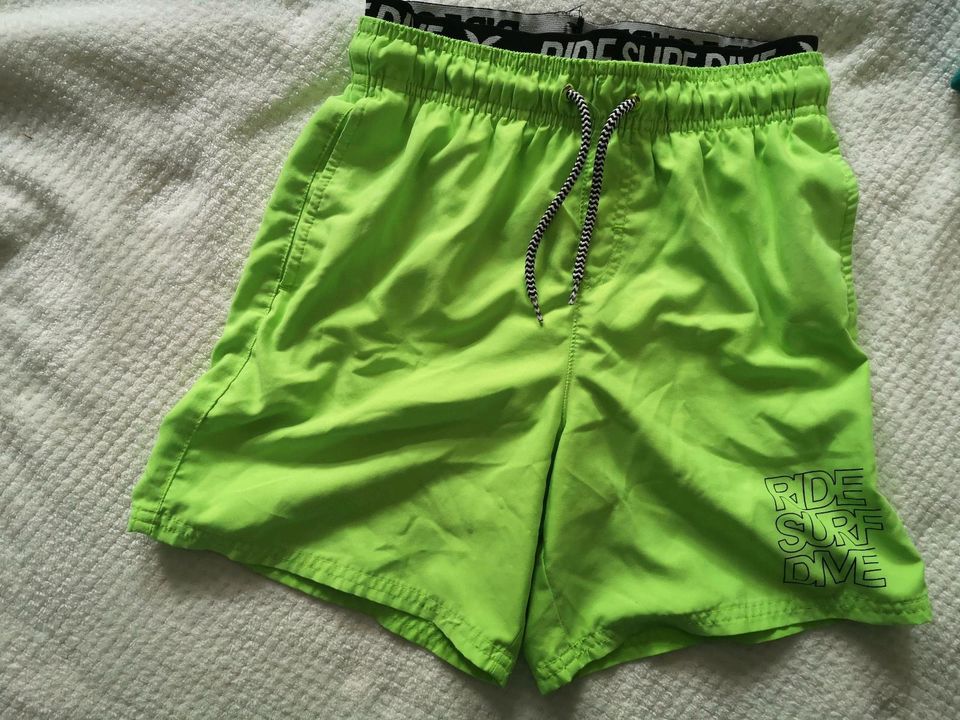 Badehose Badeshorts Neon Grün Gr. 146 in Berlin