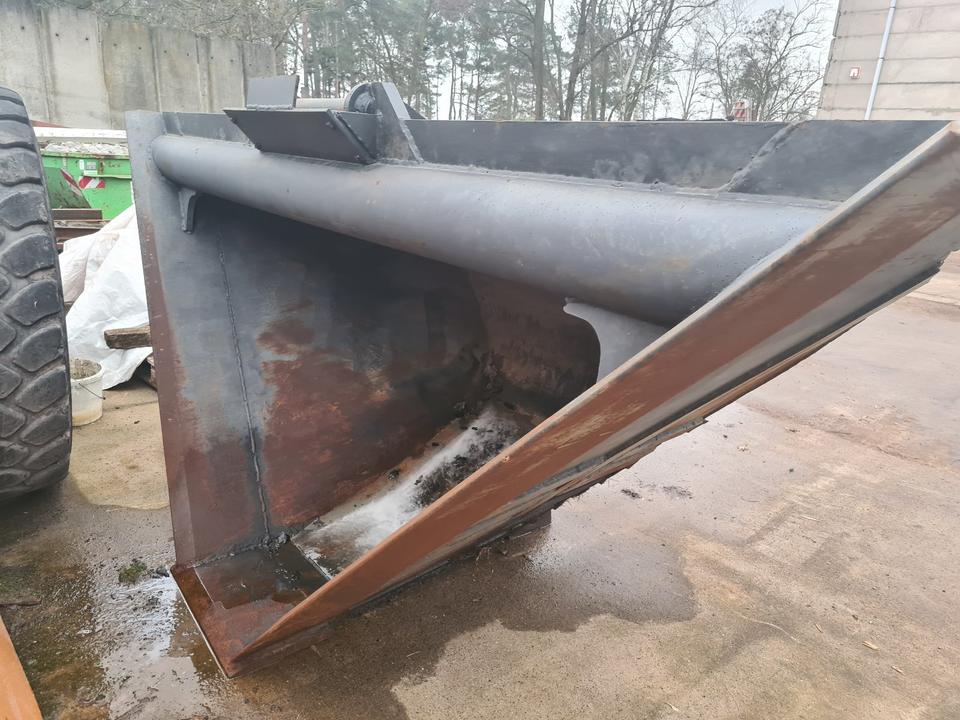 Trapezlöffel Drainagelöffel 45 Grad 2,5m3 OQ70/55 Miete in Stendal