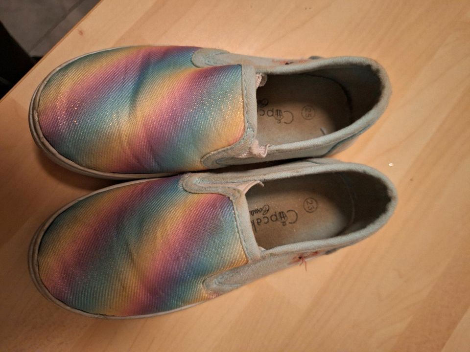 Regenbogen Schuhe in Toppenstedt