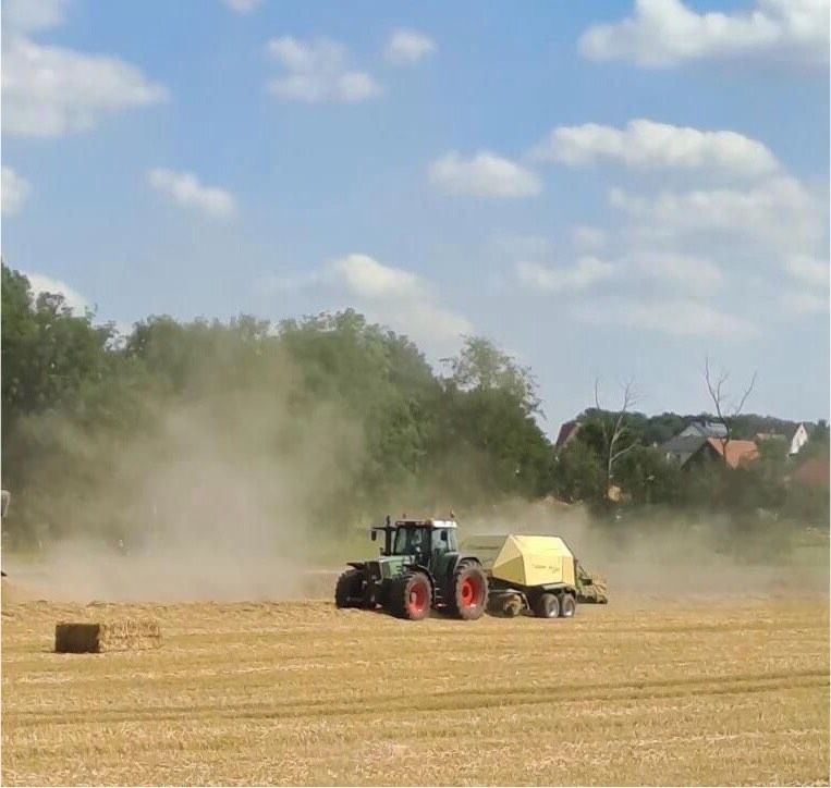 Quaderballen Rundballen pressen und wickeln Lohnpressen Heu Stroh in Hüllhorst