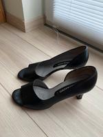 Schwarze klassische PETER KAISER Leder-Pumps wie neu Gr. 40 Hessen - Biebergemünd Vorschau