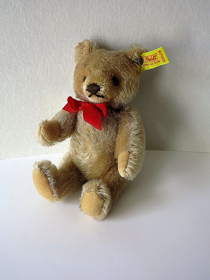 Teddy Bär STEIFF 0201/18 MOHAIR honigfarben ca.18cm rote Schleife in Lüneburg