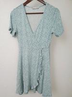 Kleid mit Blumen Pull&Bear Gr. 36 / M türkig-hellblau Hannover - Döhren-Wülfel Vorschau