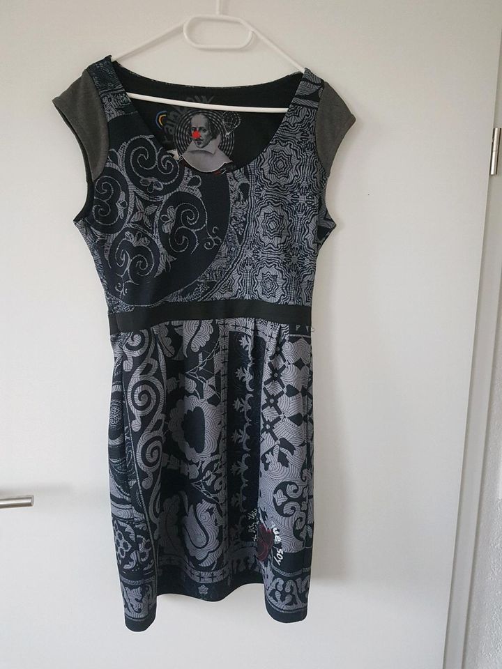 Kleid Desigual M in Berkheim