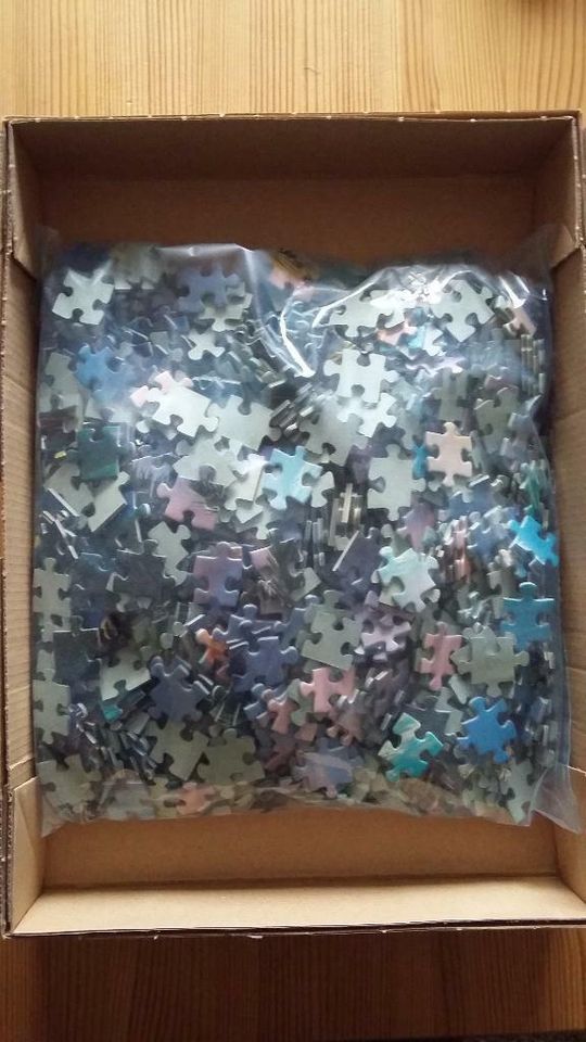 verschiedene neuwertige Leuchtpuzzle von Ravensburger 1000Teile in Plauen