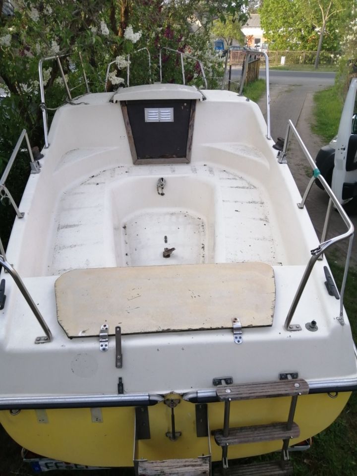 Kajütboot Wanderboot 5,90 x 2,10m inkl. Trailer mit HU in Fürstenwalde (Spree)