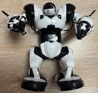 WowWee Robosapien sprechender humanoider Spielzeug-Roboter Frankfurt am Main - Bergen-Enkheim Vorschau