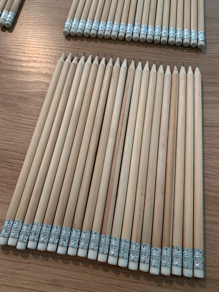 Bleistifte (100 Stück) in Freiburg im Breisgau