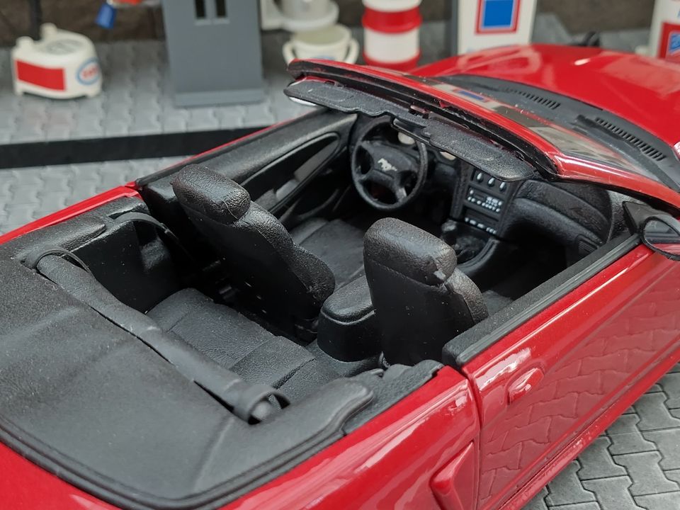 Ford Mustang GT Cabrio 1999 Rot 1:18 sehr RAR !!! in Bruchköbel