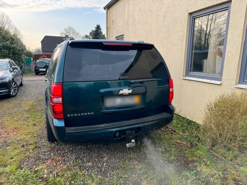 Chevrolet Suburban v8 5.3L, 7 Sitzer, SUV, Geländewagen in Ottersberg