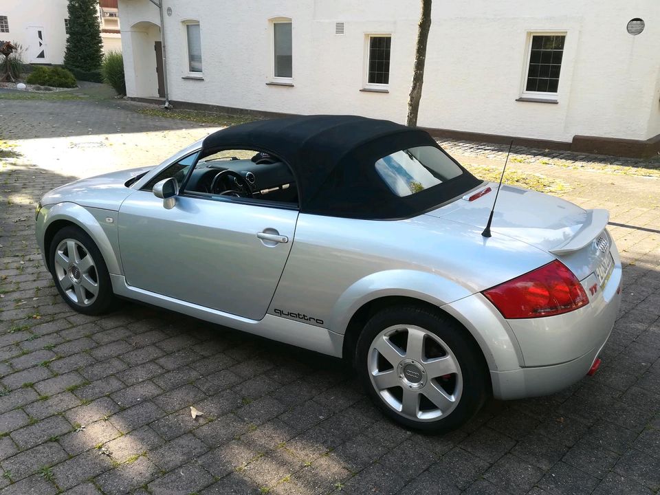 Sehr schöner 224PS Audi TT Quattro Roadster mit Hardtop in Borgentreich