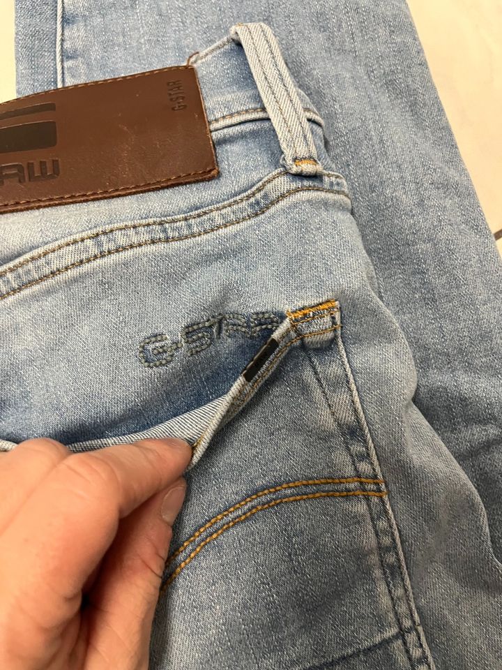 G-Star Slim 3301 Jeans, Gr. 32/34 in Freisen