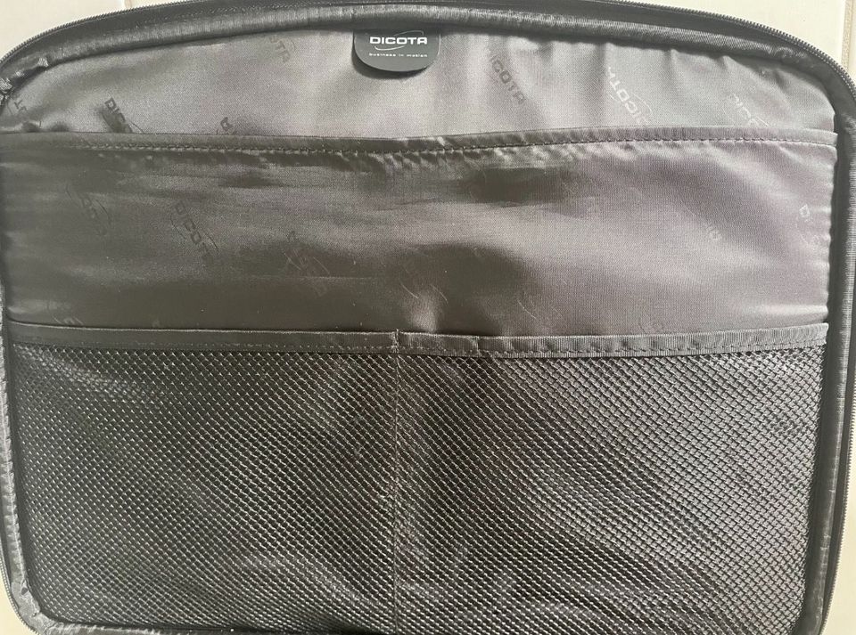 Dicota Laptop Tasche in München