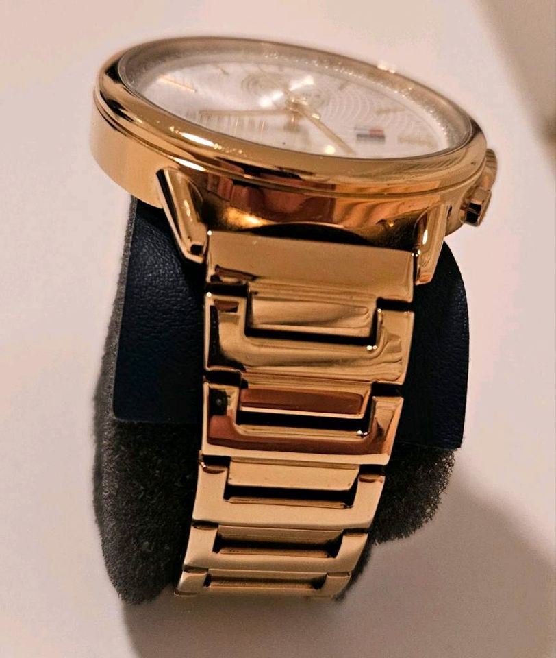 TOMMY HILFIGER Damen Armbanduhr in Gold in Köln