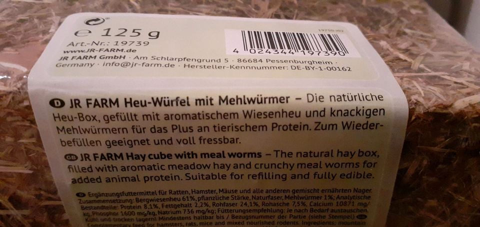 Heu-Würfel mit Mehlwürmer in Merseburg