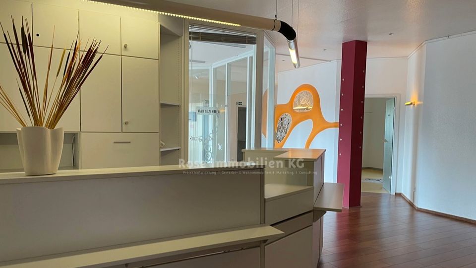 Büro/Praxisräume mit Betreiberwohnung sowie Einfamilienhaus zu verkaufen oder zu vermieten. in Liebenau