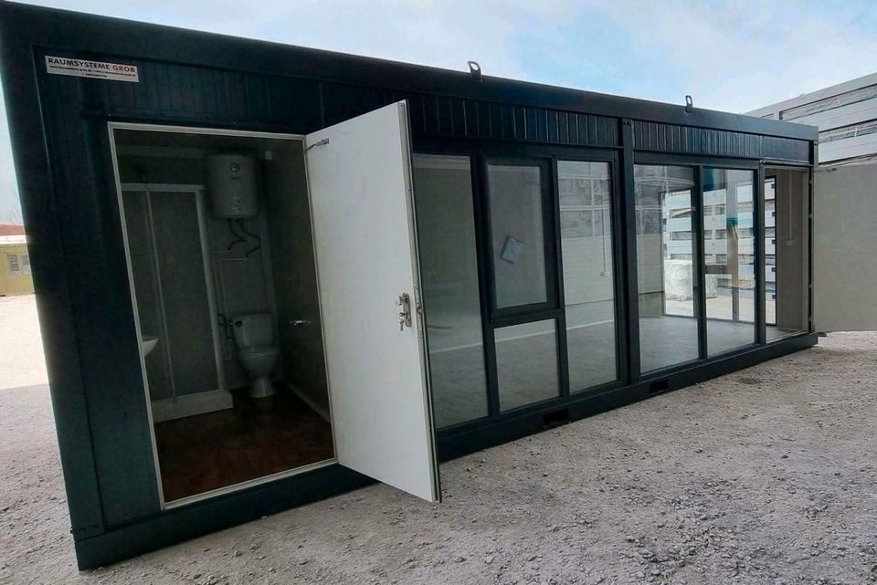 ✔✔ Container kaufen neu ✔✔ Sofort lieferbarer Container mit Fenstern - Wohnraumlösung - 21 Quadratmeter - 7 x 3 x 2,7 Meter - Verglaste Containerfront - Isoliert & Gedämmt - Neuware - 2 Jahre Garantie in Brunnen