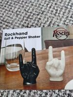 Rockerhand Salz/Pfefferstreuer neu, schwarz-weiß/Geschenk Sachsen - Eibau-Walddorf Vorschau