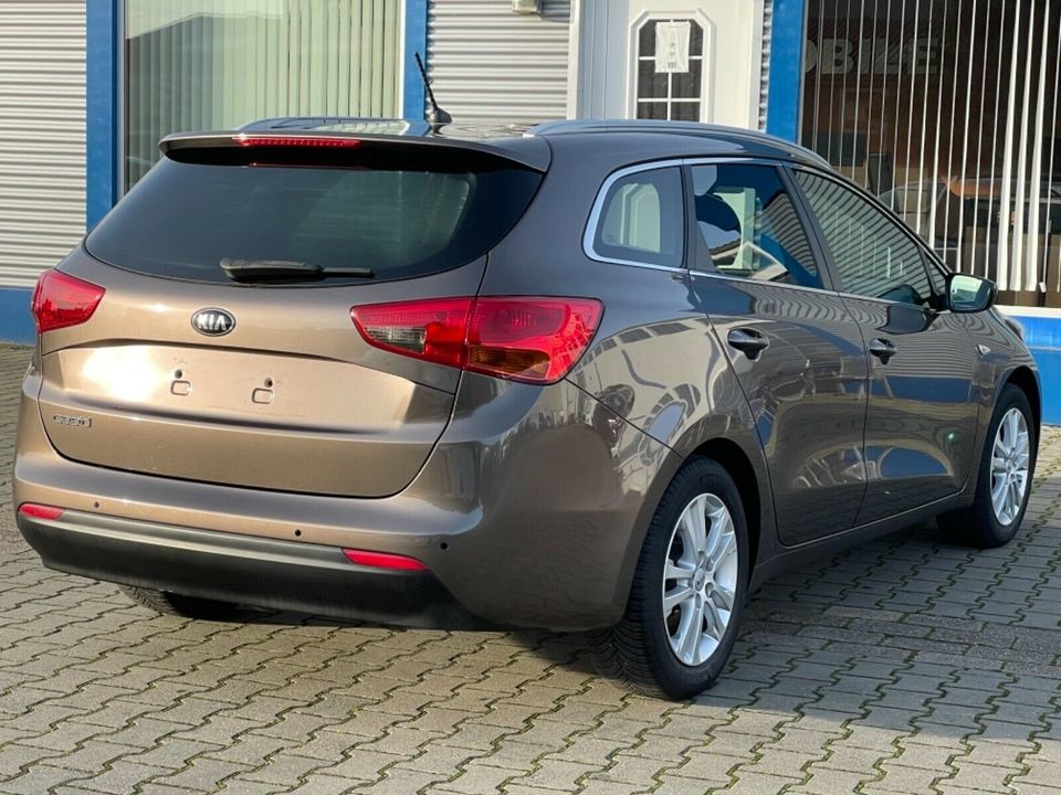 Kia cee'd / Ceed*PDC*KLIMAAUTO*SHZG*TEMPO*MFL*ALU in Kerpen