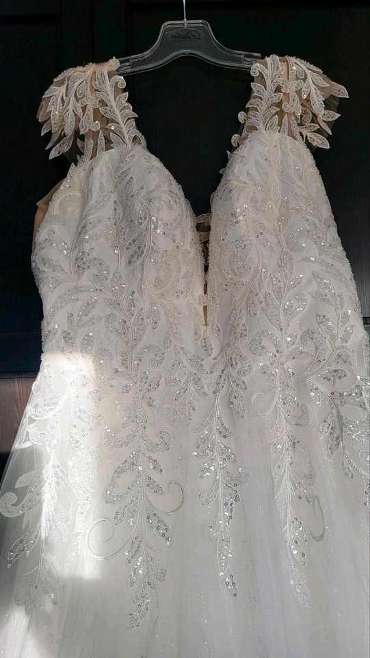 Brautkleid Gr 52 (eigentlich 46/48) inkl 300er Reifrock in Dransfeld