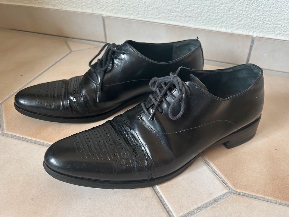 Prada Schnürschuhe aus schwarzem Leder in Kassel