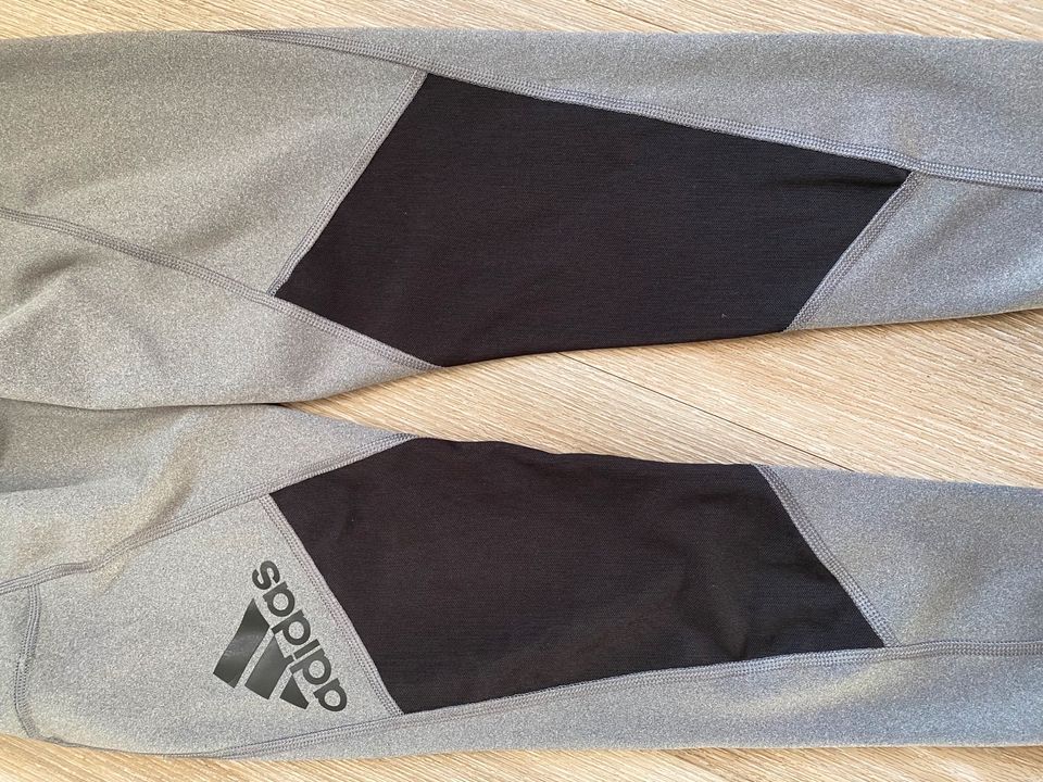 Adidas leggings in Düren