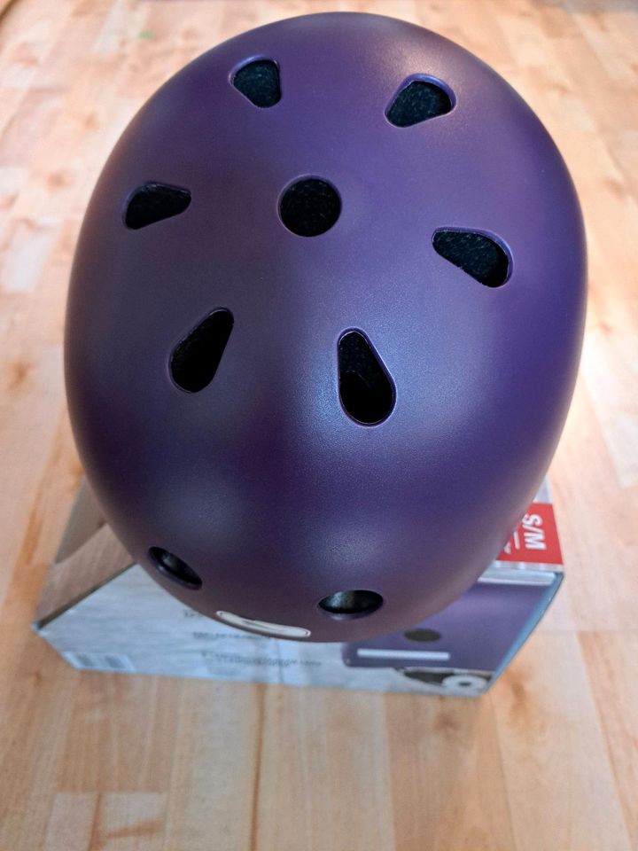 Crivit Kinder Skaterhelm lila S/M Neu in OVP !!! in Dresden