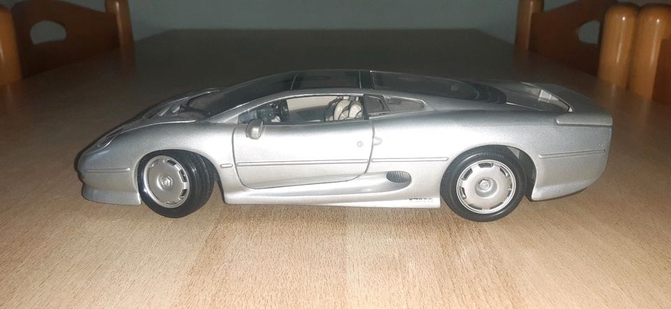 1:18 Jaguar XJ 220 in Saarbrücken