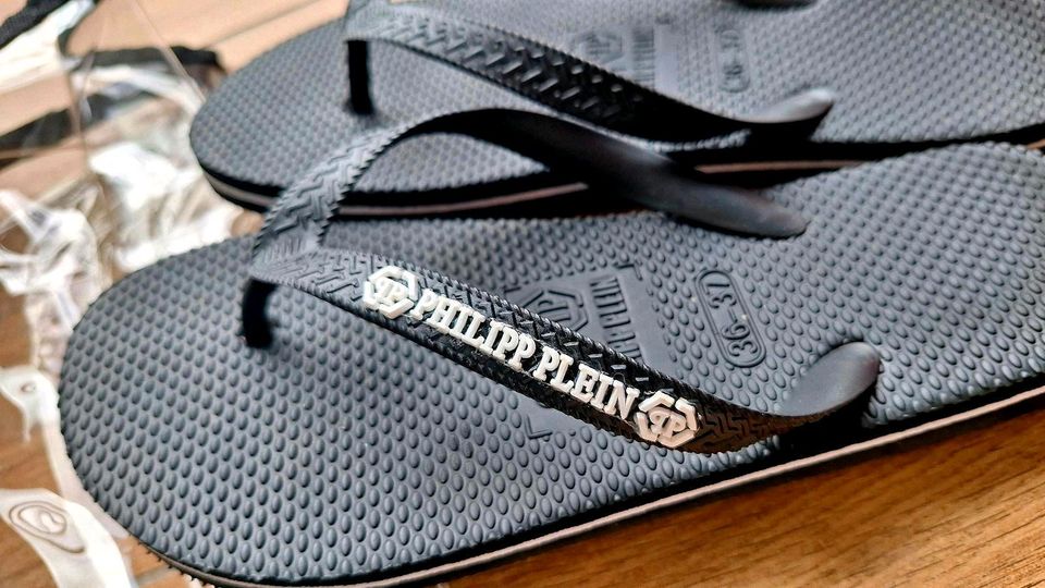 Philipp Plein Flip-Flops/ Badeschuhe/Zehentrenner  Gr.36-37 in Kirchseeon