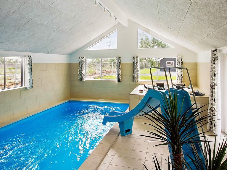 Ferienhaus mit Pool in Kappeln (Ostsee) für 20 Personen + 2 Hunde in Kappeln