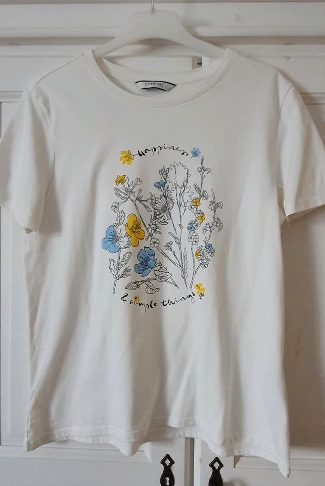 Shirt mit Blumenmotiv   Gr.40/42 in Strahlungen