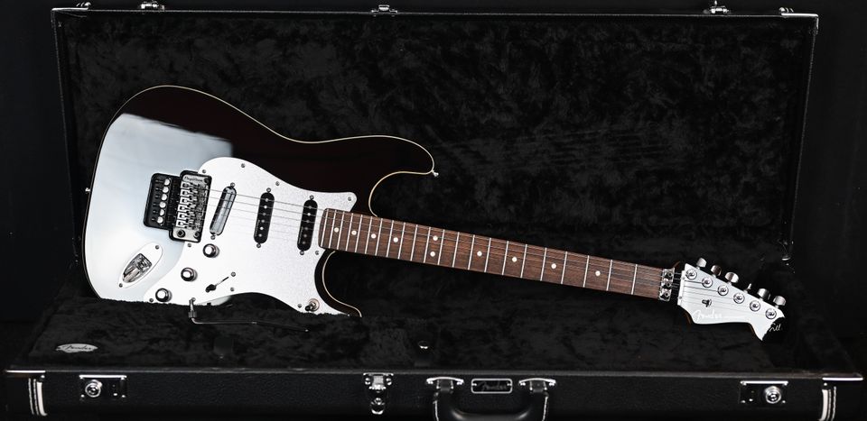 Fender Tom Morello Stratocaster von 2021 in Black mit originalen Hardcase in Hamburg