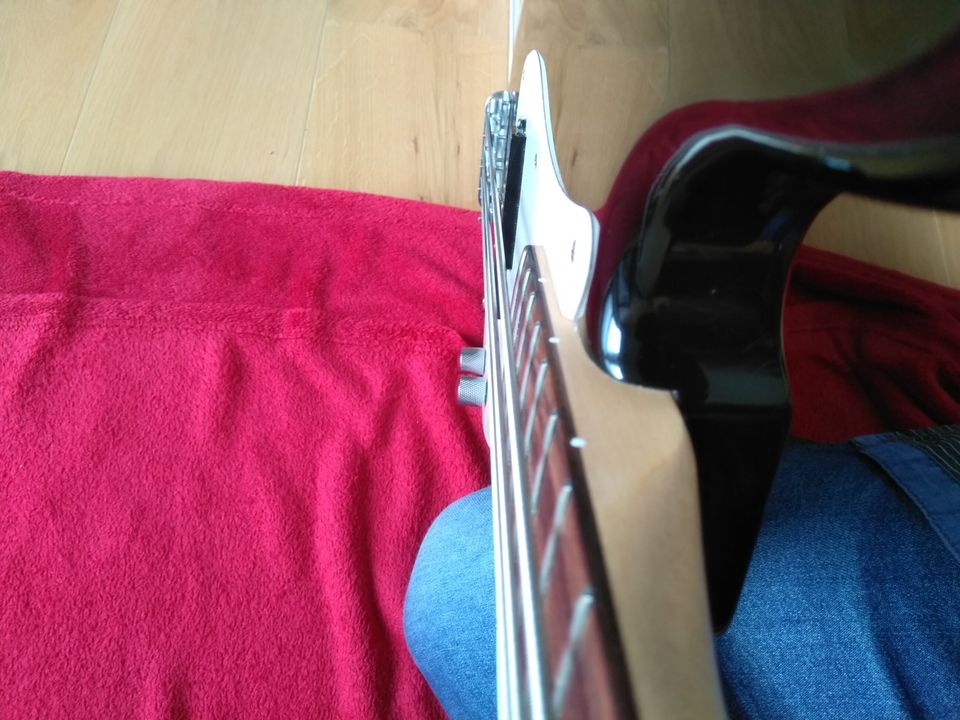E-Bass Squier (made by Fender) P-Pass Affinity in Landshut