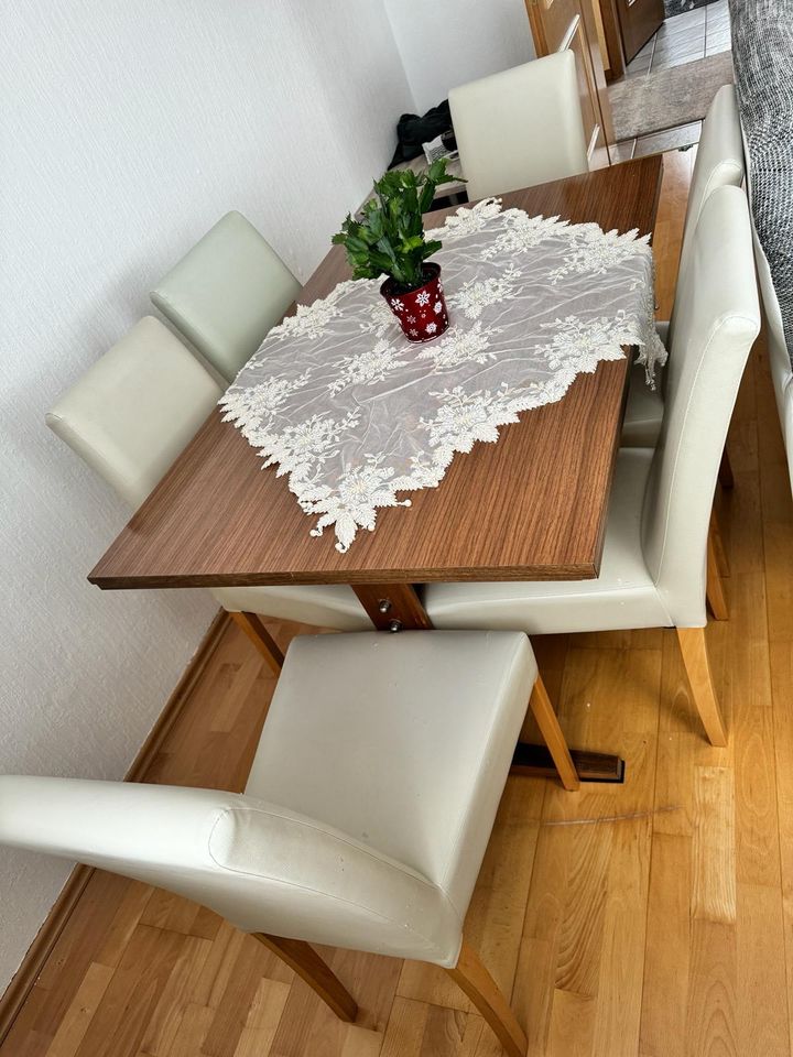 Esstisch mit Stühlen in Lahr (Schwarzwald)