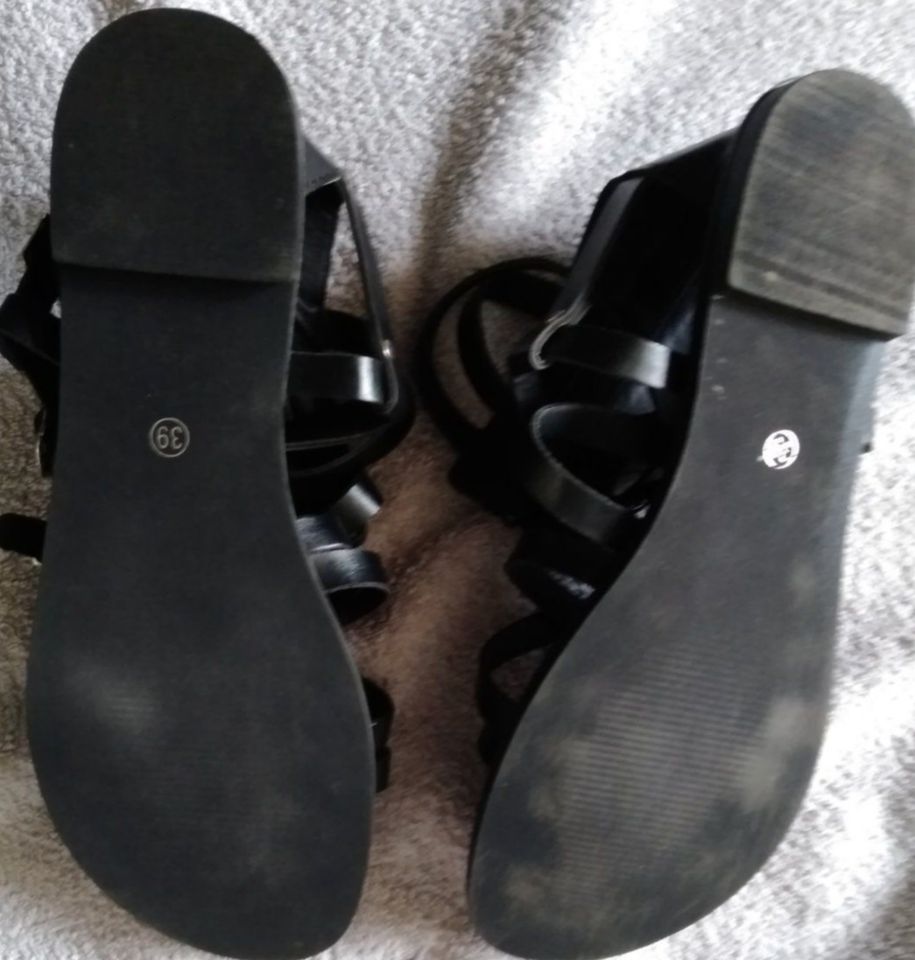 kaum getragene schwarze Sandalen, Gr. 39 in Penig