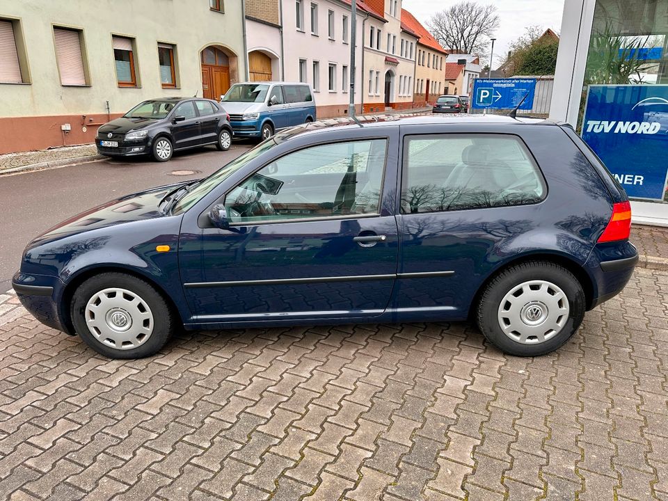 Volkswagen Golf 1.4 *TÜV NEU*ZR+WaPu NEU*Finanzierung möglich* in Magdeburg