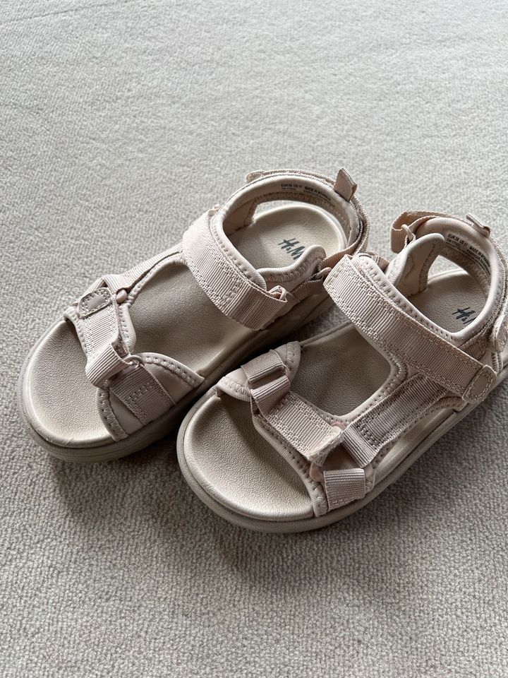 Sandalen zartrosa ZARA Trekking Klettverschluss 27 in Oldenburg