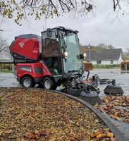 TIMAN 3330 Geräteträger Winterdienst Kehrmaschine HAKO 400 Niedersachsen - Wedemark Vorschau