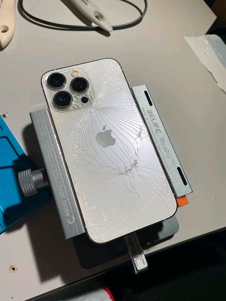 Rückseite Reparatur iPhone 8 8P X XS XSM 11 12 13 14 in München