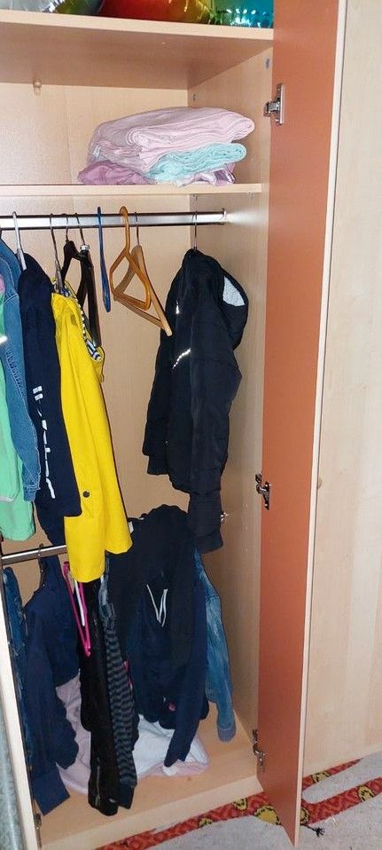 Kleiderschrank Kinderzimmer in sehr gutem Zustand in Nettetal