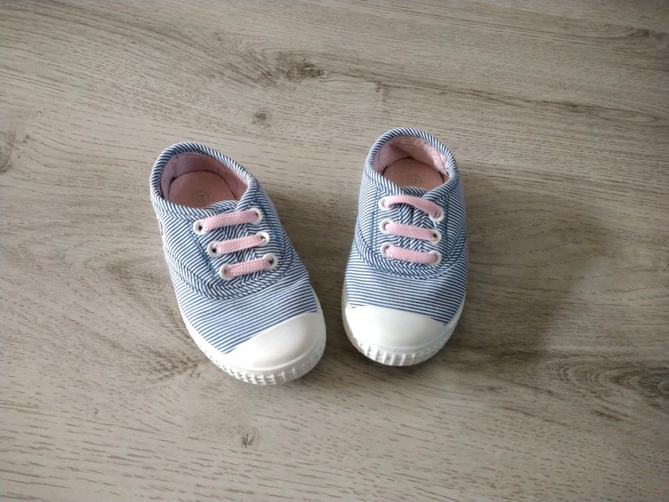 Mädchen Turnschuhe Sneaker 21 Schmetterling blau weiß rosa neu in Leipzig