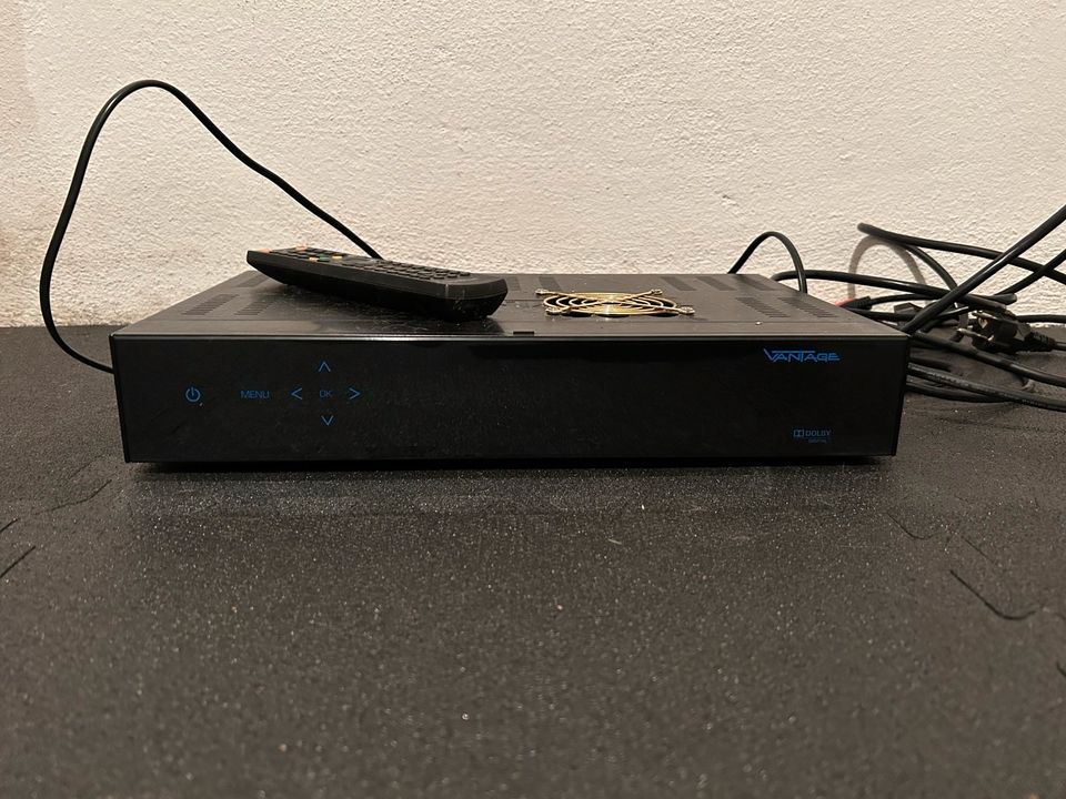 Vantage TV Receiver schwarz gold mit Fernbedienung in Nürnberg (Mittelfr)