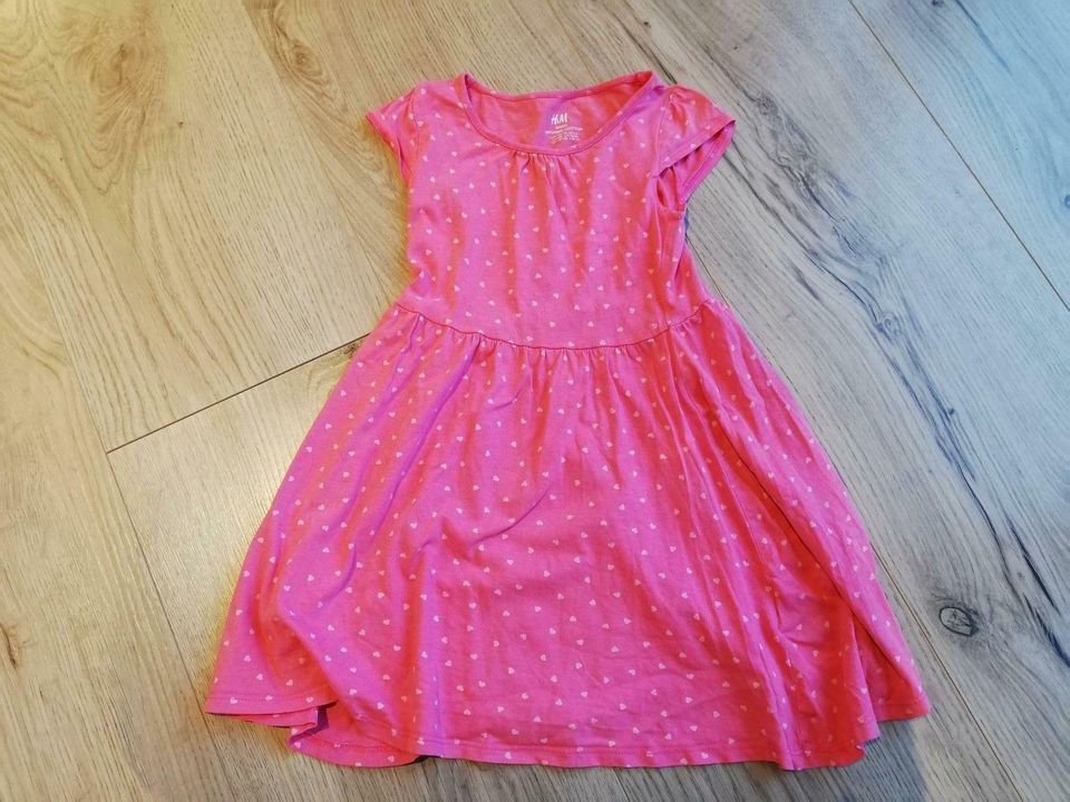 Kleid mit Ärmel, Größe 110 /116, H&M, pink mit weißen Punkten in Wienhausen