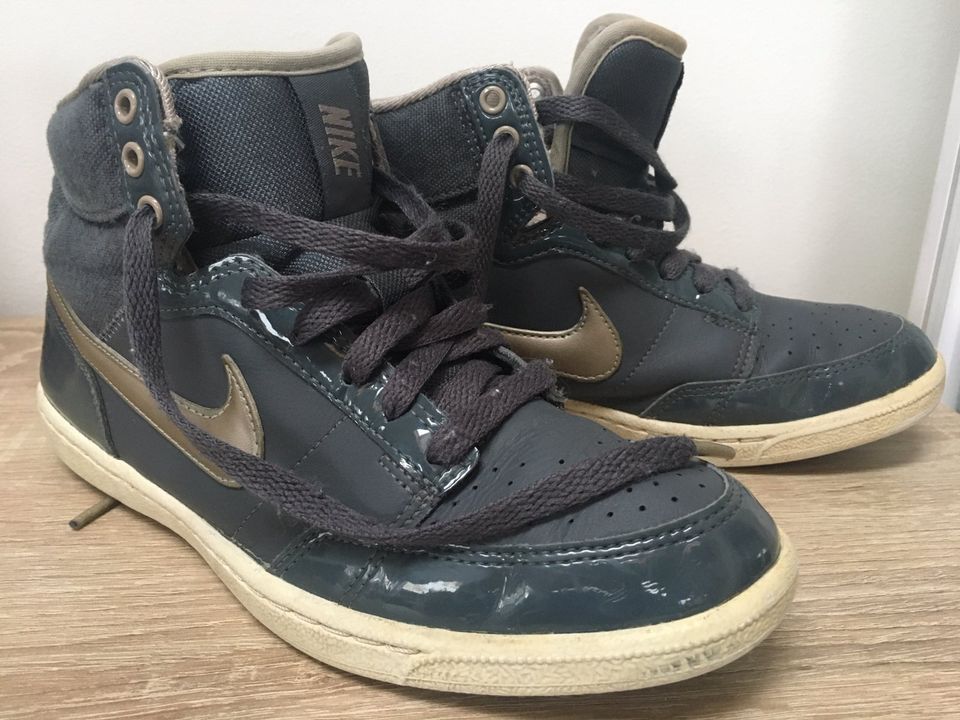 NIKE Damen Sneaker Schuhe High Top Gr. 38 grau gold in Schöllnach