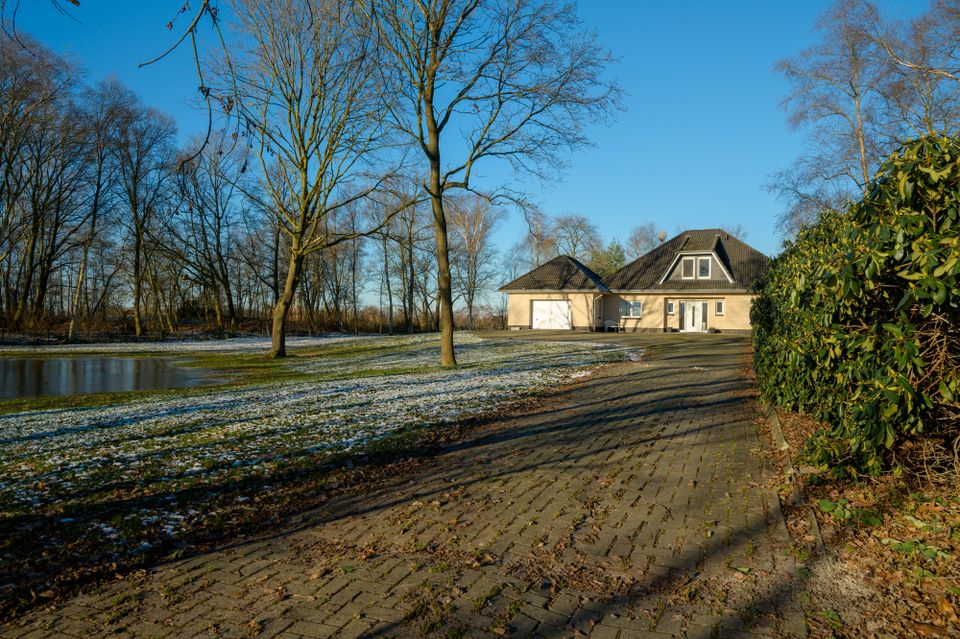 Exklusives Wohnen: Großzügiges Einfamilienhaus mit Garage. in Twist