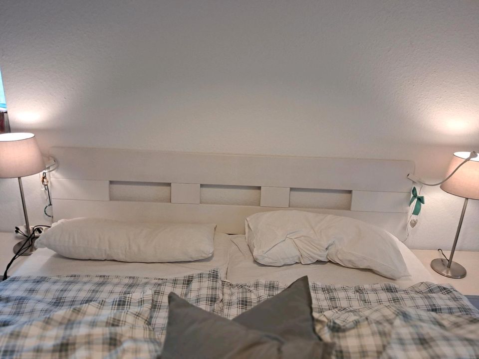 Doppelbett, massiv, 180×200, Nachtische, Unterbettkästen in Wedemark