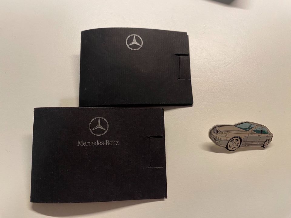 Mercedes Benz pins in Udenheim