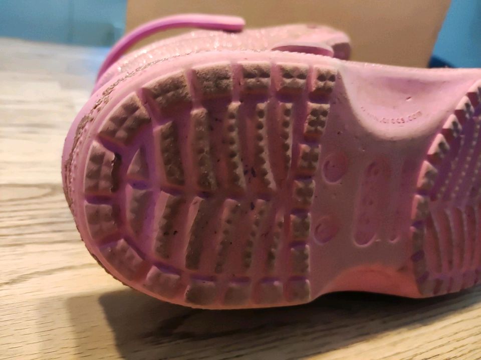 Crocs Clogs Mädchen Gr. 34-35 pink mit Glitzer in Scheuerfeld