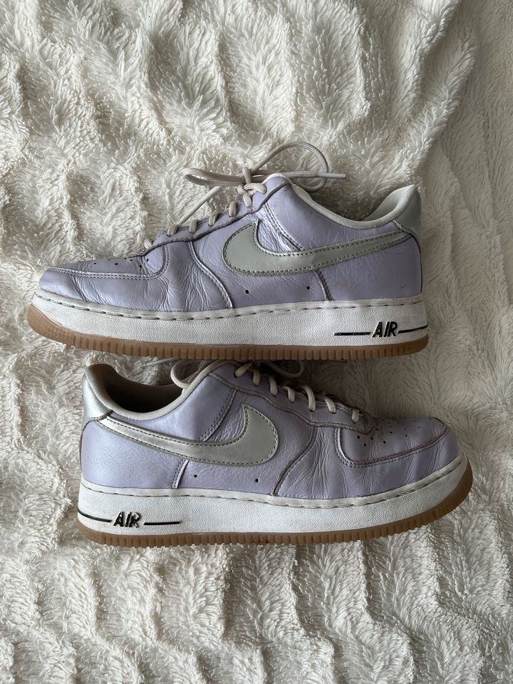 Nike Air Force 1 lila Silber 40 in Kusterdingen